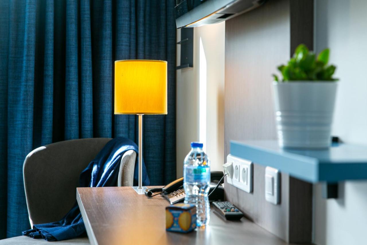 The Originals Boutique Hotel Restaurant Saint James, Montaigu-Vendee Ngoại thất bức ảnh