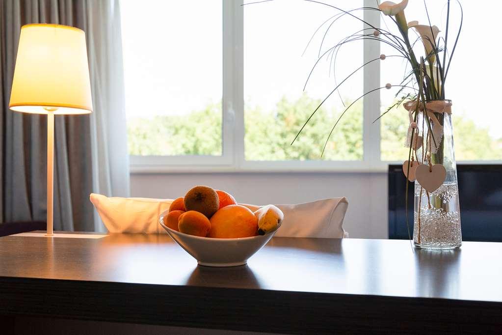 The Originals Boutique Hotel Restaurant Saint James, Montaigu-Vendee Tiện nghi bức ảnh
