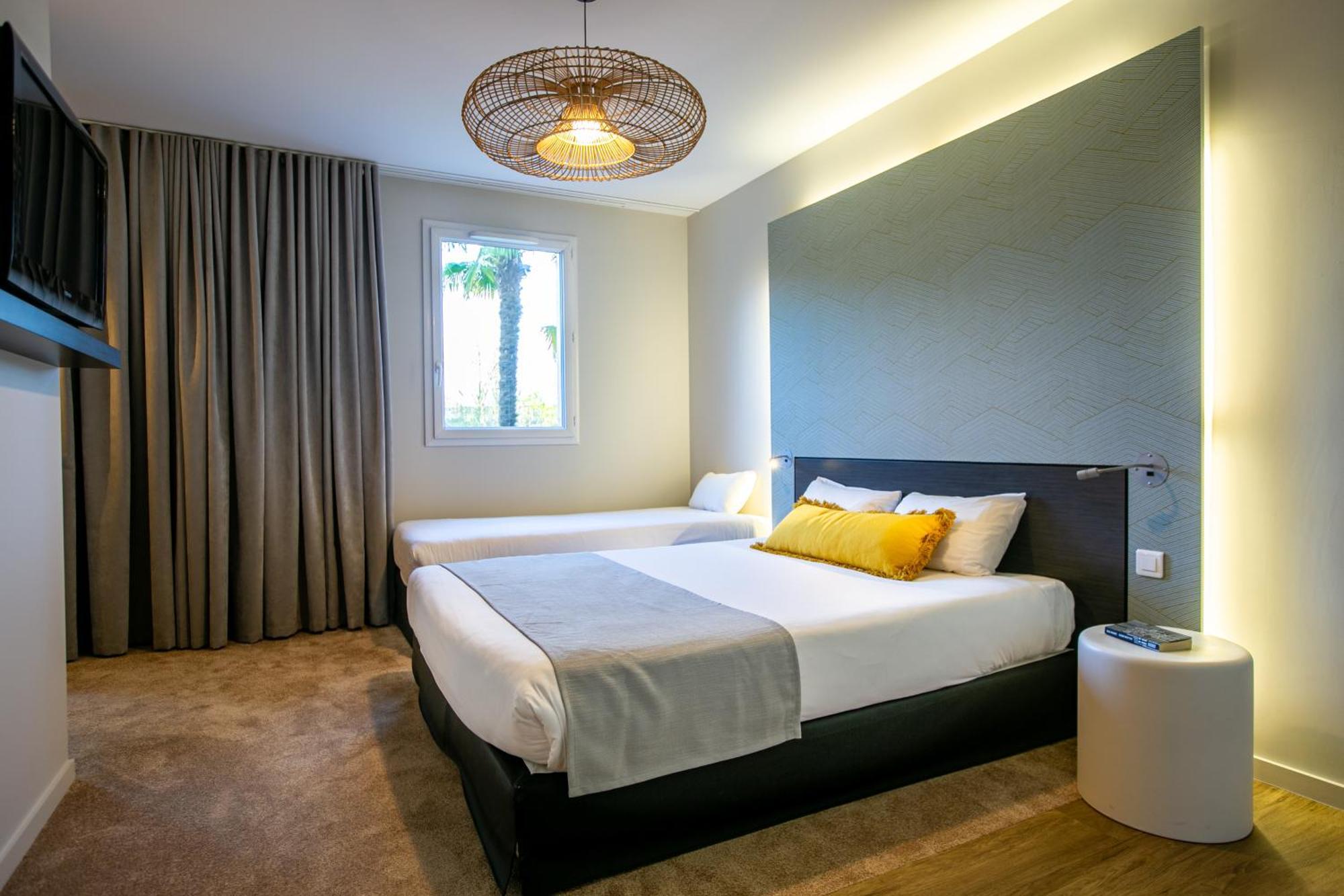 The Originals Boutique Hotel Restaurant Saint James, Montaigu-Vendee Ngoại thất bức ảnh